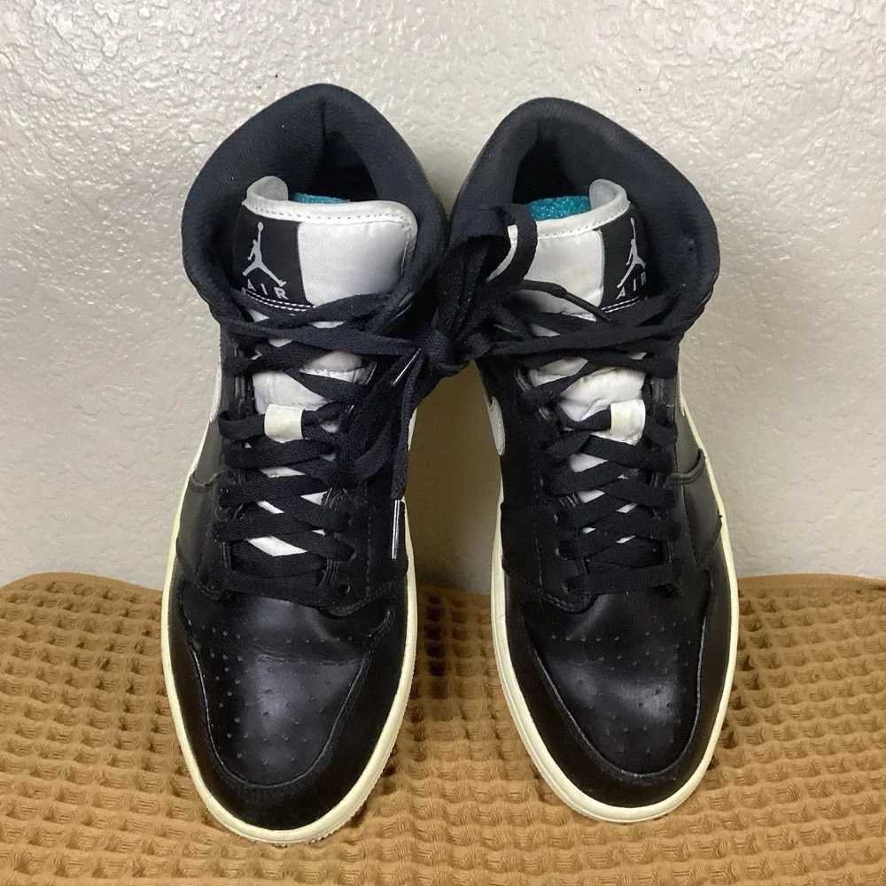 Nike Air Jordan 1 Retro Mid Mens Sz 9.5 Black White Shoes Sneaker 554724-038